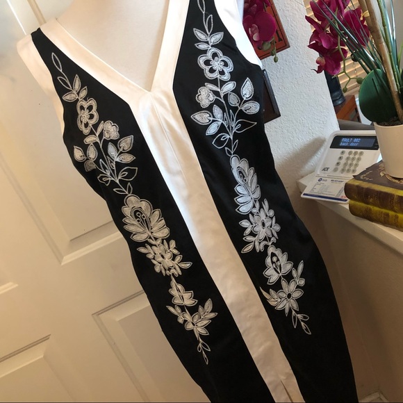 W D • NY Black & White Floral Embroidered Dress - Picture 4 of 7